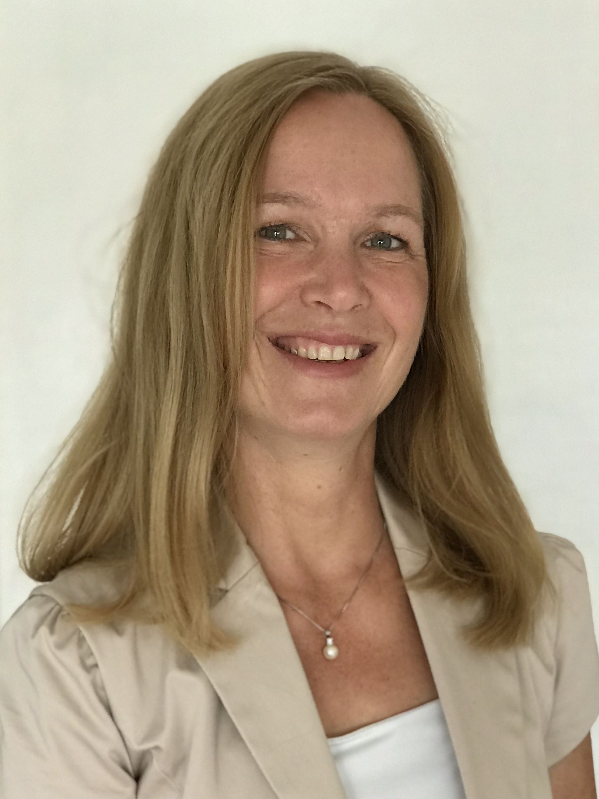 Portrait von Dr. Claudia Wenzel